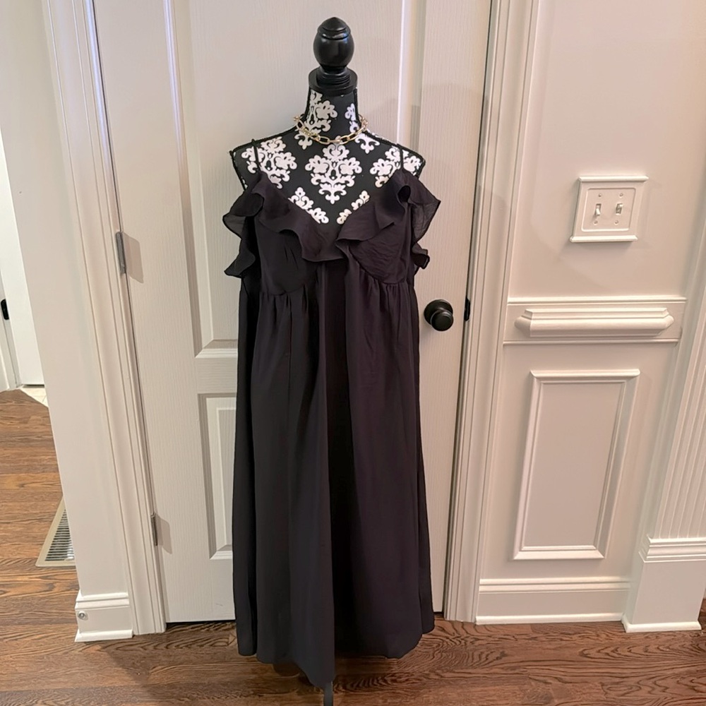 H&M Sleeveless V-neck Dress
